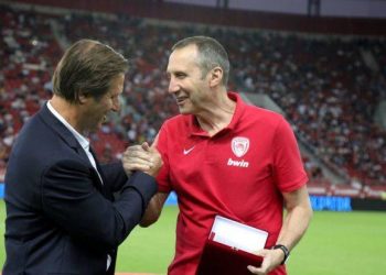 Η ΠΑΕ Ολυμπιακός βράβευσε τον Ντέιβιντ Μπλατ – Newsbeast