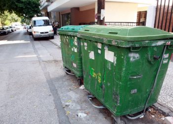 Πέταξαν σε κάδο βρέφος μέσα σε τάπερ – News.gr