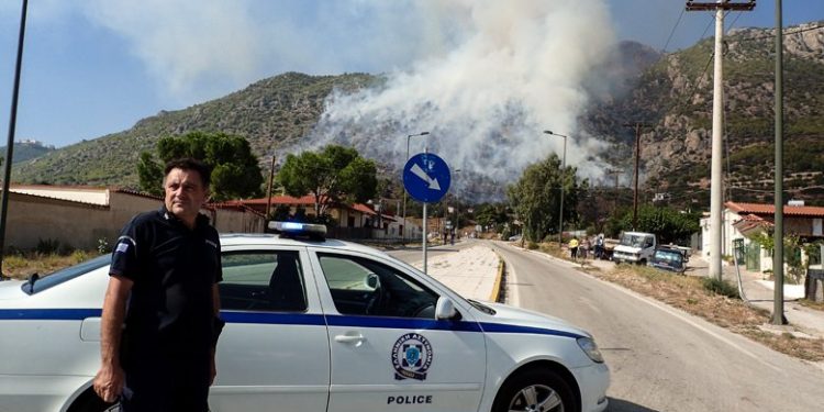 Κυκλοφοριακές ρυθμίσεις λόγω της πυρκαγιάς στο Λουτράκι – News.gr