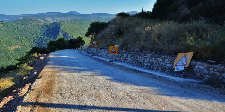 Σε εξέλιξη οι εργασίες αναβάθμισης του δρόμου Πλατάνια – Καταρράκτες Νέδας – Φιγαλία από την Περιφέρεια Πελοποννήσου