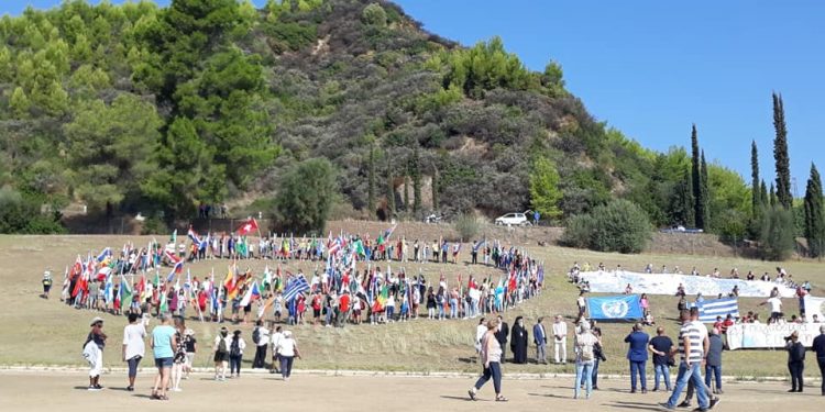 Μήνυμα ειρήνης σε όλο τον κόσμο από τους μαθητές σχολείων στην Αρχαία Ολυμπία