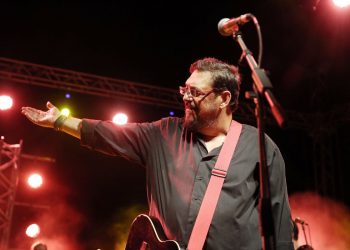 «Εκεί στο Νότο που τρίζει ο θάνατος και η αγάπη κάνει κρότο» – News.gr