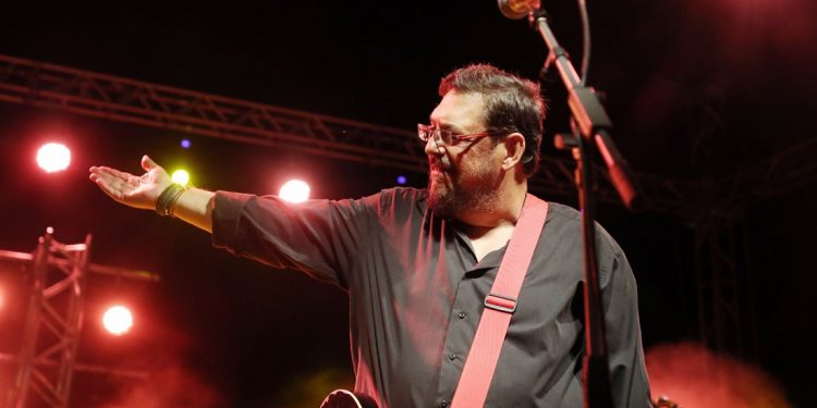 «Εκεί στο Νότο που τρίζει ο θάνατος και η αγάπη κάνει κρότο» – News.gr