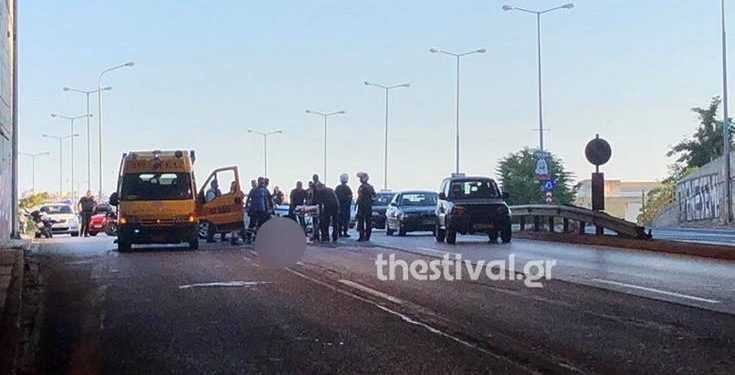 Έπεσε στο κενό για να αυτοκτονήσει και τραυμάτισε οδηγό μοτοσικλέτας