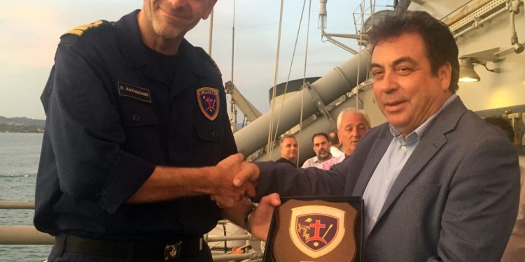 Ο Δήμαρχος Πύργου στη Φρεγάτα “ΣΠΕΤΣΑΙ” του Πολεμικού Ναυτικού
