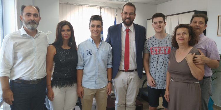 Δυο ακόμα αριστούχοι επιτυχόντες στο γραφείο του Νεκτάριου Φαρμάκη