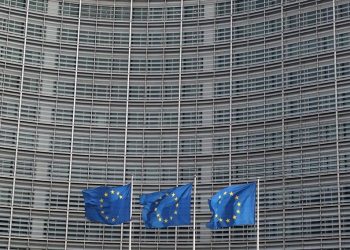 Κομισιόν: Σε ισχύ η συμφωνία με Τουρκία για το προσφυγικό