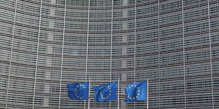 Κομισιόν: Σε ισχύ η συμφωνία με Τουρκία για το προσφυγικό