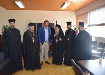 Επίσκεψη Μητροπολίτη Ηλείας στον Δήμαρχο Ανδραβίδας – Κυλλήνης Γιάννη Λέντζα