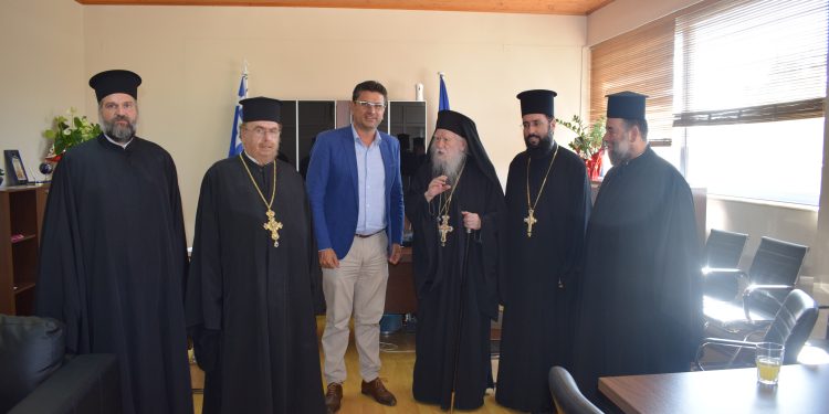 Επίσκεψη Μητροπολίτη Ηλείας στον Δήμαρχο Ανδραβίδας – Κυλλήνης Γιάννη Λέντζα