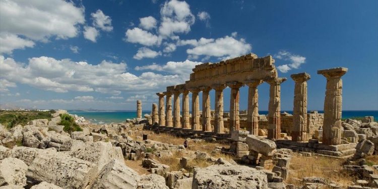 Ο λόγος που οι αρχαίοι Έλληνες έχτιζαν ναούς πάνω σε σεισμικά ρήγματα
