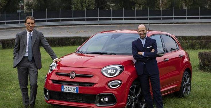 O Ρομπέρτο Μαντσίνι «παίζει μπάλα» με το Fiat 500Χ Sport