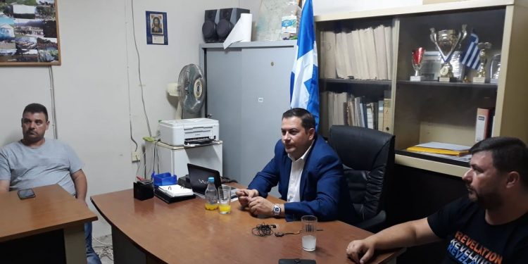 Συνάντηση Αντιπεριφερειάρχη Αγρ. Ανάπτυξης Θ. Βασιλόπουλου με αγρότες στα Καλυβάκια Π.Ε.  Ηλείας