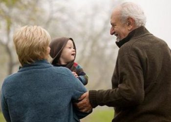 Η Google τιμά τον παππού και την γιαγιά με το σημερινό της doodle