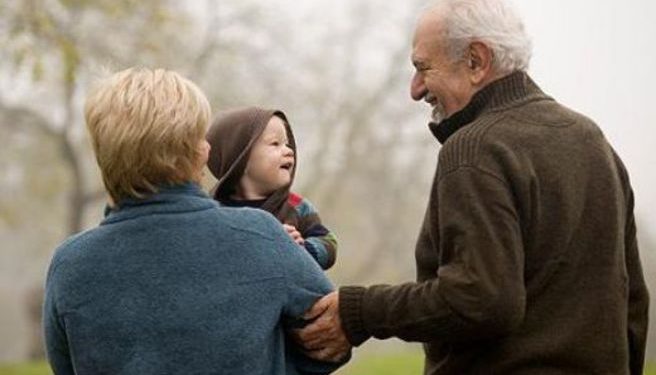 Η Google τιμά τον παππού και την γιαγιά με το σημερινό της doodle