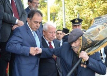 Ο 97χρονος τελευταίος ήρωας της Λέσβου στην παρέλαση για την 28η Οκτωβρίου – Newsbeast