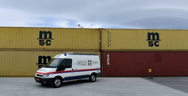 ΑΑΔΕ: Κατασχέθηκαν ναρκωτικά και όπλα μέχρι... πτηνά