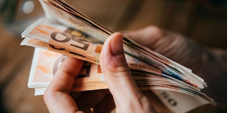 Αυξήσεις στις συντάξεις, μείωση της φορολογίας από 1η Ιανουαρίου 2020 – News.gr