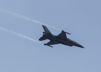 «Τούτος εδώ ο λαός δεν γονατίζει παρά μονάχα μπροστά στους νεκρούς του» – News.gr