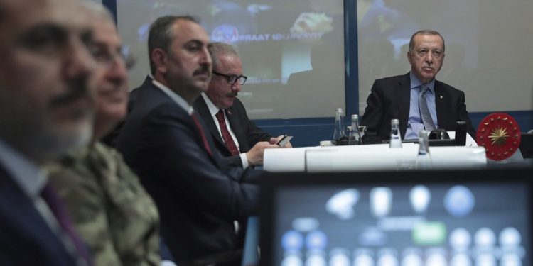 Δεν θα σταματήσουμε τις στρατιωτικές επιχειρήσεις στη Συρία – News.gr