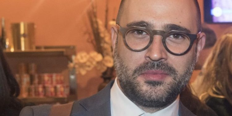 Εγώ, ντυμένος θεούσα, κάλεσα τα ΟΥΚ (ούτε καν ΕΚΑΜ) στο Τζόκερ – News.gr