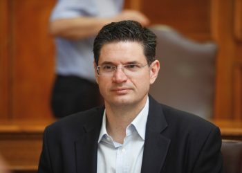 ΔΙΟΝΥΣΗΣ ΚΑΛΑΜΑΤΙΑΝΟΣ: “Δίκαιη και βιώσιμη ανάπτυξη δεν μπορεί να υπάρξει με κατάργηση εργασιακών δικαιωμάτων και μειώσεις μισθών”