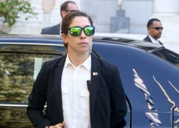 Η πράκτορας του FBI που τράβηξε πάνω της όλα τα βλέμματα – Newsbeast