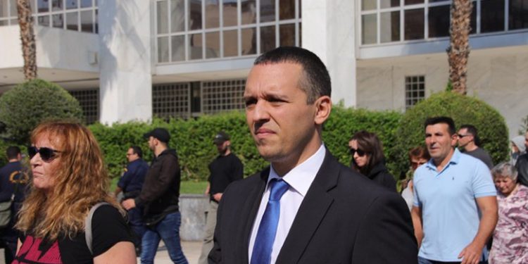 Τι είπε η μητέρα του Παύλου Φύσσα στον Ηλία Κασιδιάρη – News.gr