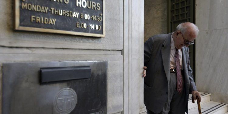 Αυξήσεις έως και 120 ευρώ για 260 χιλιάδες συνταξιούχους – News.gr