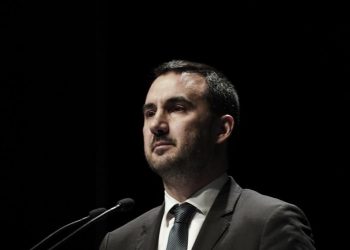 Α. Χαρίτσης: Να συζητήσουμε επί συγκεκριμένης βάσης για την ψήφο των αποδήμων
