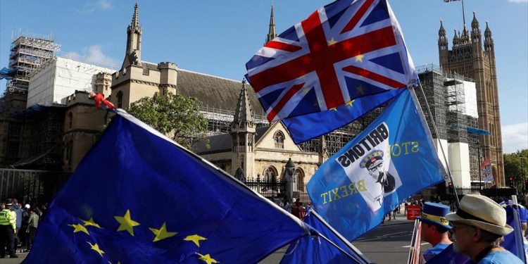 Brexit: «Παγώνουν» τις διαπραγματεύσεις οι Βρυξέλλες