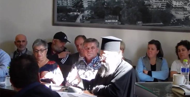 Στη Σκύδρα απειλούν με... καραμπίνες στον ερχομό προσφύγων