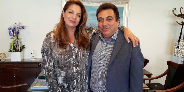 Ο Δήμαρχος Πύργου στη πρόεδρο του Ε.Ο.Τ.