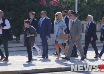 Με γαλάζια εμφάνιση στην παρέλαση η Μαρίνα Πατούλη – News.gr