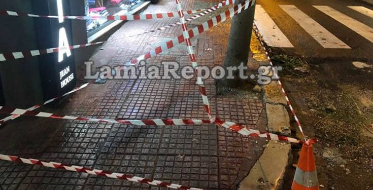 Έπεσε μαρκίζα κτιρίου στη Λαμία, από τύχη γλίτωσε ένας 20χρονος
