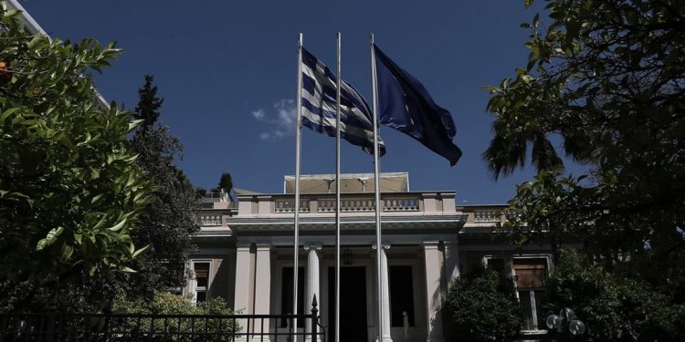Μαξίμου: Άρχισαν τα τηλεφωνήματα για τα «ραντεβού» με τους πολιτικούς αρχηγούς