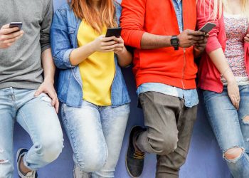 Αποκαλυπτική έρευνα: Δύο στους 5 εφήβους στην Ελλάδα δεν είναι ικανοποιημένοι από τη ζωή τους