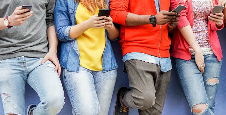 Αποκαλυπτική έρευνα: Δύο στους 5 εφήβους στην Ελλάδα δεν είναι ικανοποιημένοι από τη ζωή τους