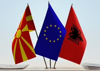 «Μπλόκο» στην έναρξη ενταξιακών διαπραγματεύσεων με την ΕΕ σε Σκόπια και Τίρανα