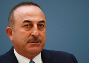 Τσαβούσογλου: Πάρτε τους πρόσφυγες στις χώρες σας