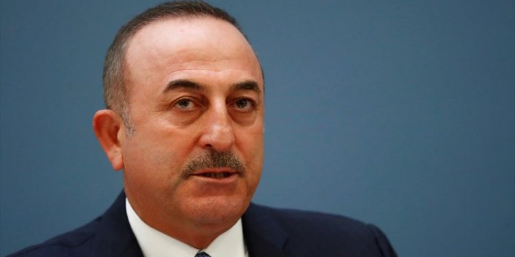 Τσαβούσογλου: Πάρτε τους πρόσφυγες στις χώρες σας