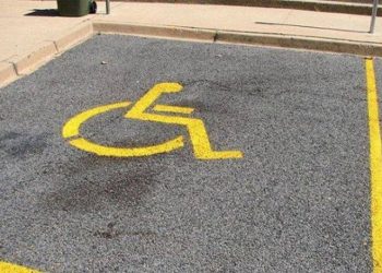 Πάτρα: «Εχθρική και μη προσβάσιμη για τα άτομα με κινητικές αναπηρίες»