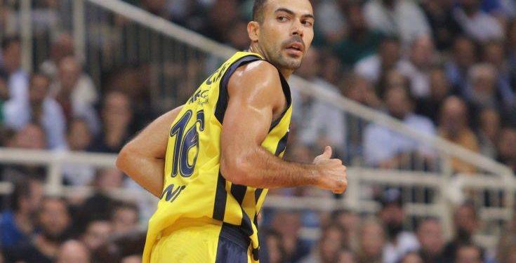 Ο Σλούκας δεν ακούμπησε καν πανό για τον Κεμάλ Ατατούρκ και οι φίλοι της Φενέρ αντέδρασαν