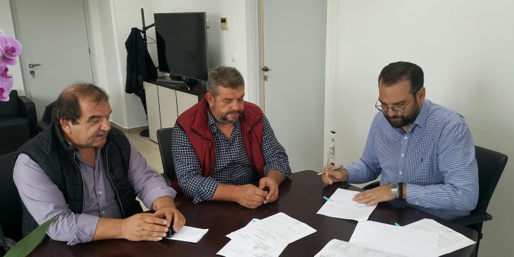 ΠΕΡΙΦΕΡΕΙΑ ΔΥΤΙΚΗΣ ΕΛΛΑΔΑΣ: Δύο συμβάσεις, ύψους 2,6 εκ. ευρώ για το οδικό δίκτυο της Π.Ε. Ηλείας, υπέγραψε ο Νεκτάριος Φαρμάκης