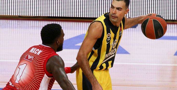 Κώστας Σλούκας: Στήριξη στον Έλληνα άσο από τον κόσμο της Φενέρ και γνωστό Τούρκο αρθρογράφο