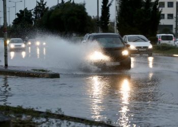 Κακοκαιρία Γηρυόνης: Διεκόπη η κυκλοφορία στην Αθηνών-Κορίνθου - Προβλήματα σε Κινέτα, υπερχείλισε το ρέμα της Πίκας