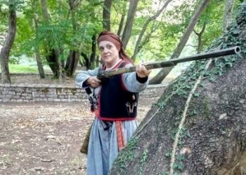 ΣΟΦΙΑ ΔΟΥΣΗ: Η δυναμική Ελληνίδα “καπετάνισσα” των “Ελληνομνημόνων Καλαμάτας”
