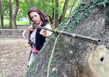 Η “καπετάνισσα” των “Ελληνομνημόνων” Καλαμάτας!