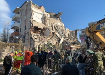 Ημέρα εθνικού πένθους στην Αλβανία – Τουλάχιστον 22 νεκροί, 600 τραυματίες, χιλιάδες άστεγοι