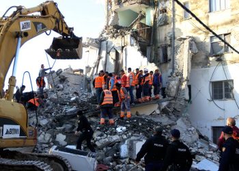 Τουλάχιστον 13 νεκροί, 135 τραυματίες, πολλοί παγιδευμένοι στα ερείπια – News.gr